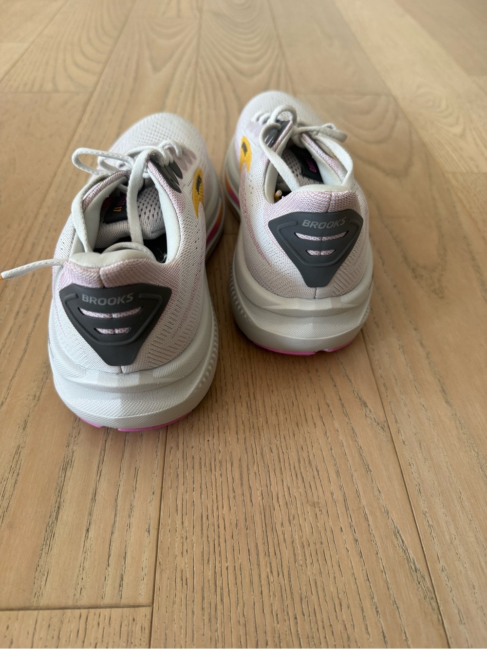 Brooks Women's Ghost 17 - Oyster/Apricot/Pink NWT - Picture 5 of 6